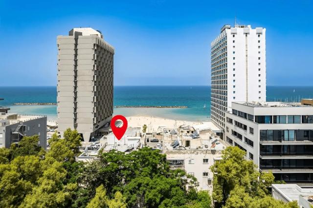 Gordon Beach Apartment