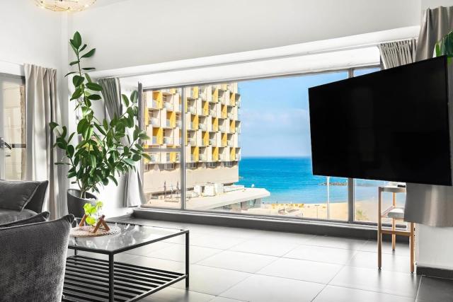 Gordon Beach Apartment