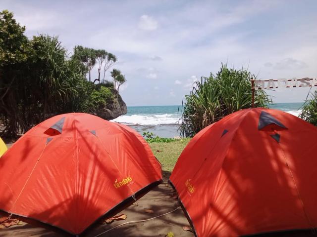 Camping Keluarga pantai madasari