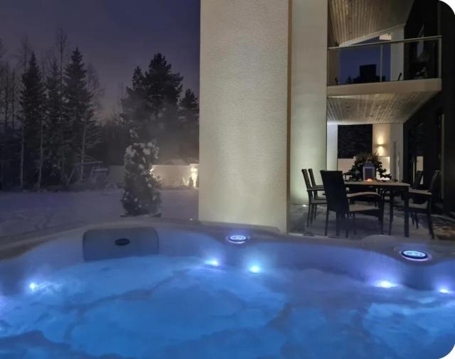 Eco-friendly stay with hot tub & panorama view