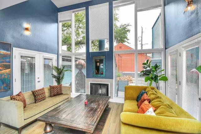 D Houston Oasis - Private Jacuzzi Loft Heated Pool