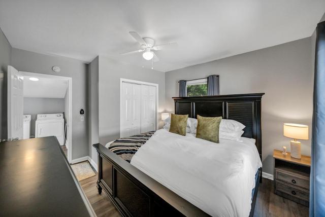 Bangalow 2B 1 BA - Minutes from 5 Points