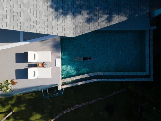 5BR Luxury Seaview Designer Villa with Pool & Gym