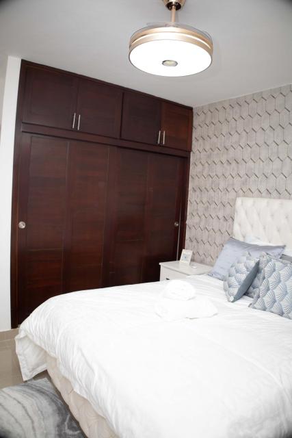 Beautiful 3BR Condo With Great Amenities free parking
