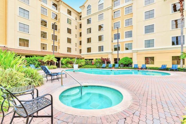 Peaceful 1 King BR Apartment w Hot Tub & Pool