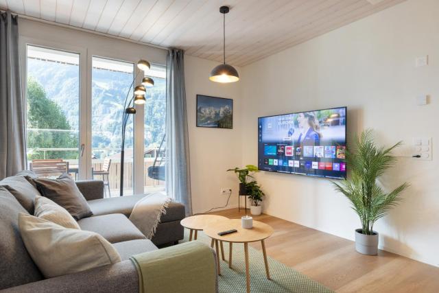 Scenic Apartment with Balcony View & Free Parking