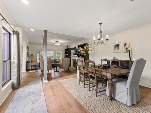 North Dallas Retreat - 3 BR - Spacious Backyard