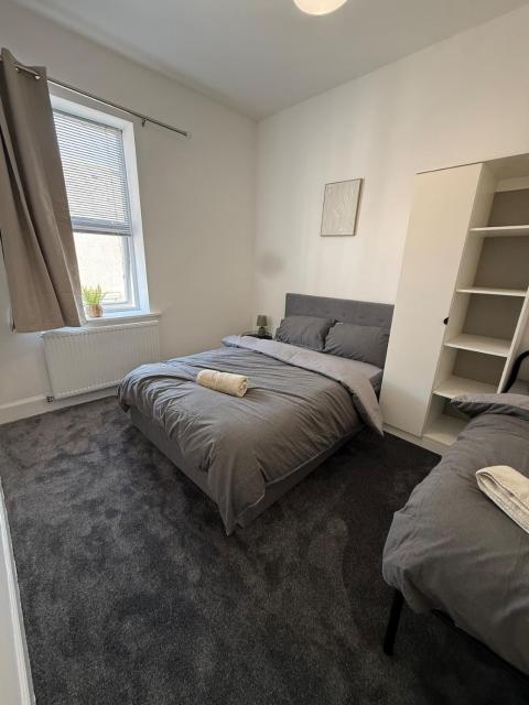 ResiLets Barnard St NEW Large 4 Bed House, Contractor Stays, Central