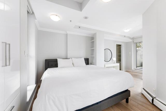 The Vancouver Penthouse, 2-Level, Patios, Hot Tub