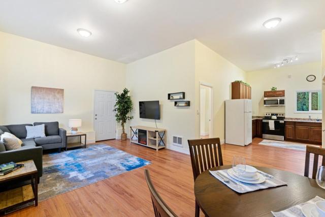 Ideal Getaway Near Lake Washington & Seattle