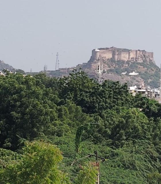Iconic HOSTEL 01 km from Railway Station