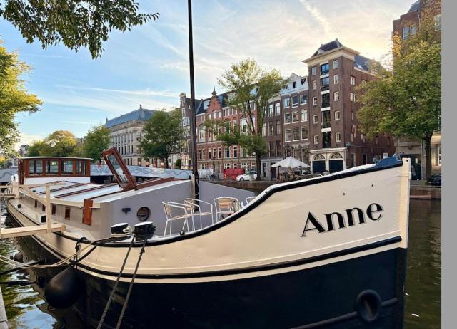 Canal Suite on Houseboat