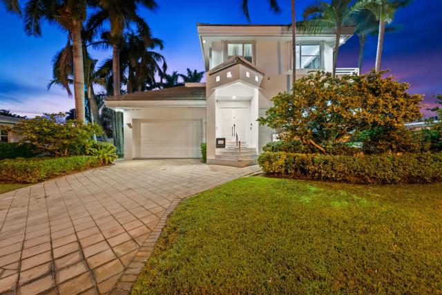 Waterfront Villa, Steps to Beach