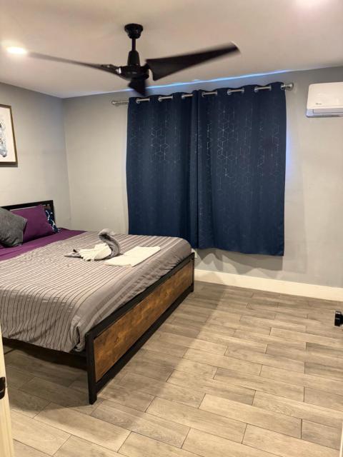 Chic & Cozy Montrose Apt with Pool & Parking