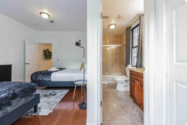 Across from Convention Center 4F - Sleeps 6 - 4F