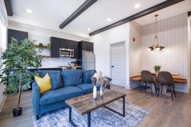 1BR Across from Fairmount Park - 10 mins to DT (E)