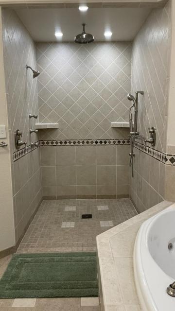 R and R Hideaway Suite
