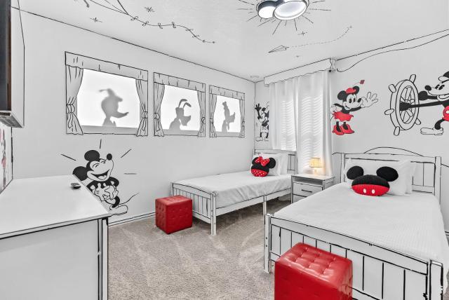 Brand NEW 5 BR At Windsor CayClose to Disney