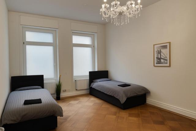 Offenbach 200m2 9 Betten O1
