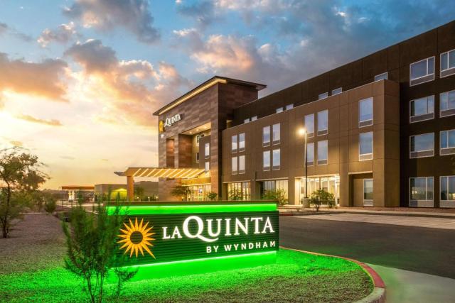 La Quinta Inn & Suites by Wyndham Phoenix West Glendale