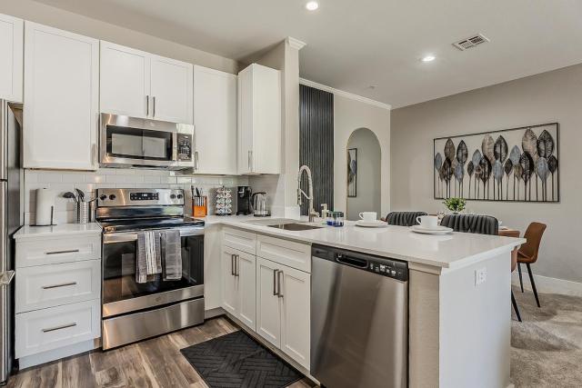 Kota 2027 Cozy 2BR l 2BA Apartment - Pool - Gym - Free Parking
