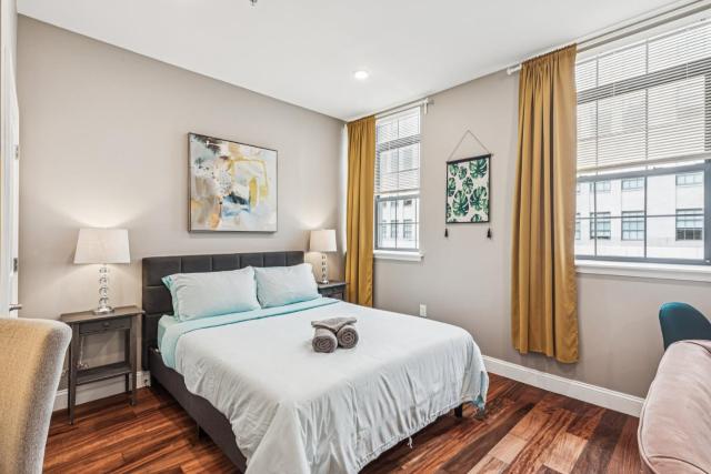 Stay at Luna on Callowhill