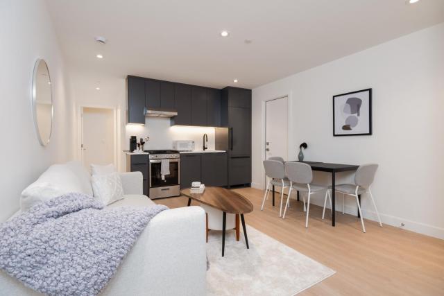 Brand New Cozy Suite near Collingwood School