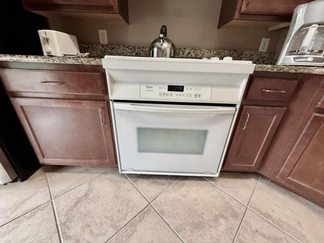 Entire Condo - 3Bed 2Bath- 5 mins to Disney Park