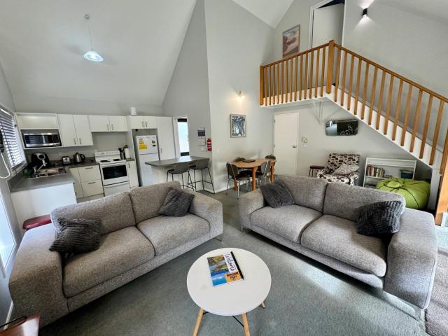 15b Caverhill Close