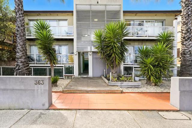 The Perfect St Kilda Summer Base Next to Beach