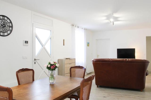 Renovated 2-bedroom apartment