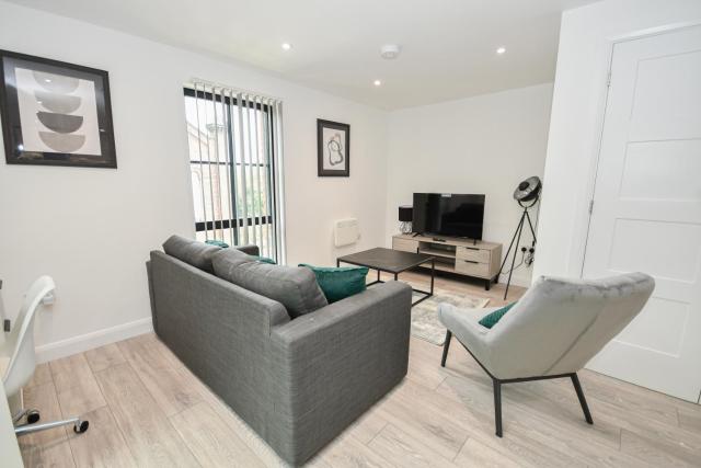 Modern 3BR & 2BA with Free Parking, Manchester M4