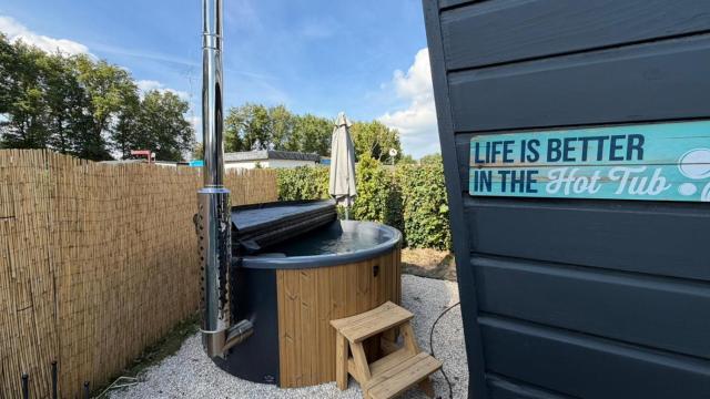Spa Chalet Veluwe Wellness with Private HOTTUB and SAUNA - Family Holiday House with Fenced Garden - Veluwe Holiday Putten