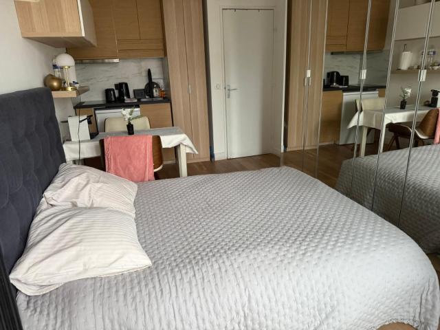 Studio sympa à Paris en métro -balcon & wifi