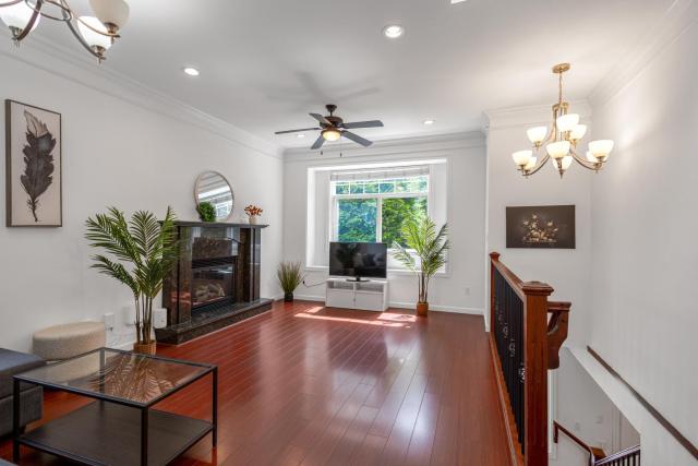 Central Spacious 3 Br Upstairs