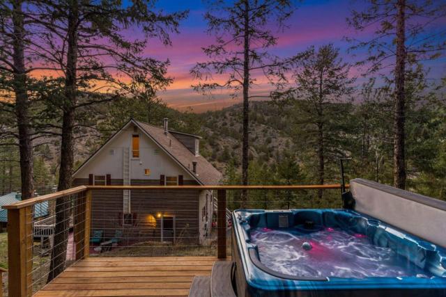 King of the Mountain. Private Hot Tub. Pets allowe