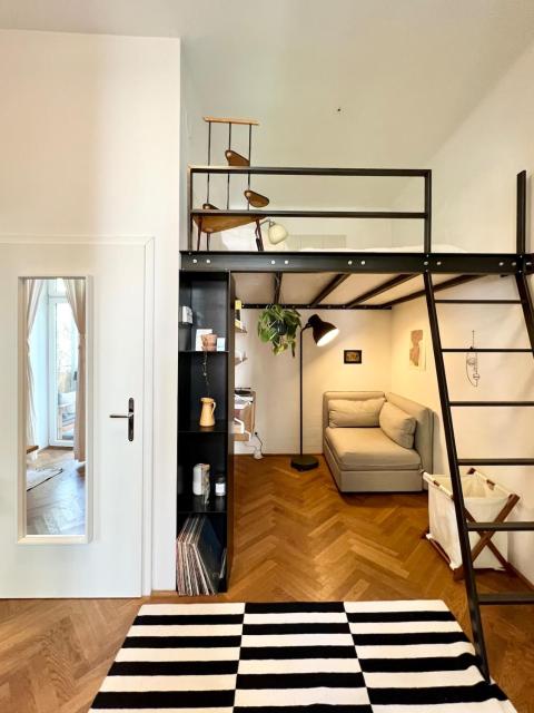 Stylish Central Apartment with Balcony