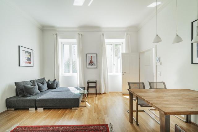Bright and Central apartment in Classy Area