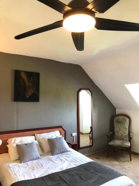 Appartement - LES COMBLES DU CHATEAU DES MARAIS - Avec vue sur le lac - POUR 2 à 5 PERSONNES