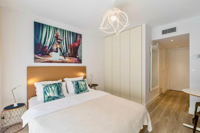 CENTRE PROMENADE Golden Square Terrace 1 min Walk to the Beach AC