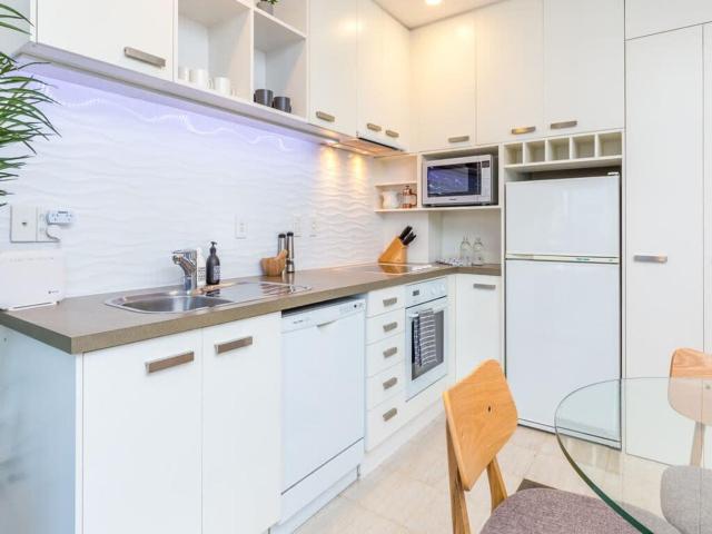 Cozy City Apt with Pool, Gym & View by Zodiak Stays