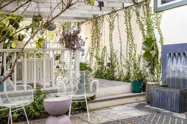 The Whitley Heights Sweet Escape With Jacuzzi and parking