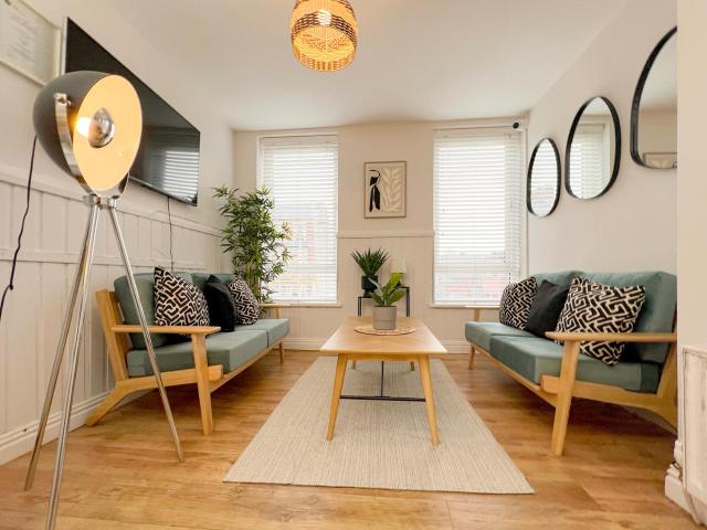 Ocho Homes Lux By Eight Continents, Belfast