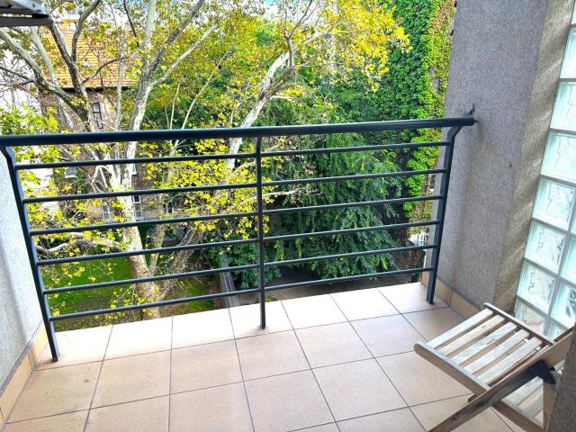 Prime Stay - Modern 1 Bedroom Apartment with 2 Balcony & Parking Included