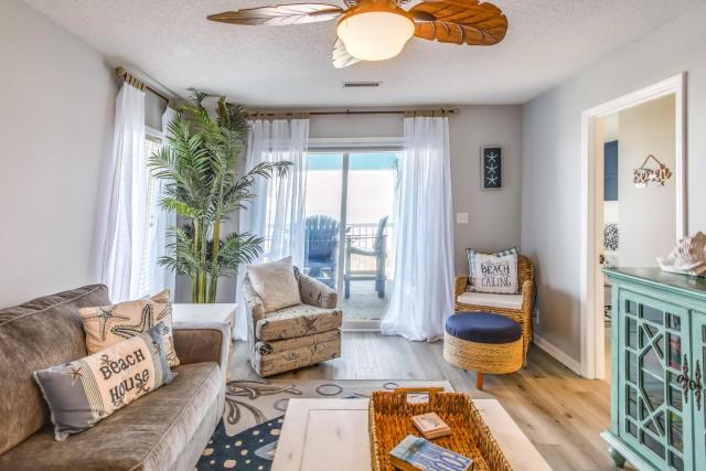 Beachfront North Myrtle Retreat w/ Pool!