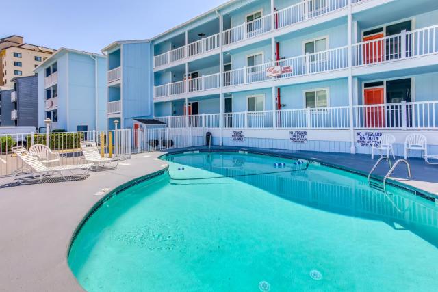 Beachfront North Myrtle Retreat w/ Pool!