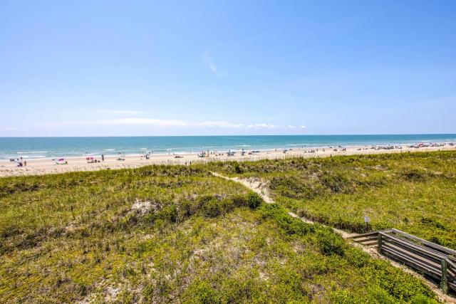 Beachfront North Myrtle Retreat w/ Pool!