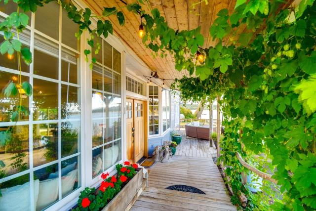 Gig Harbor House w/ Private Beach + Views!