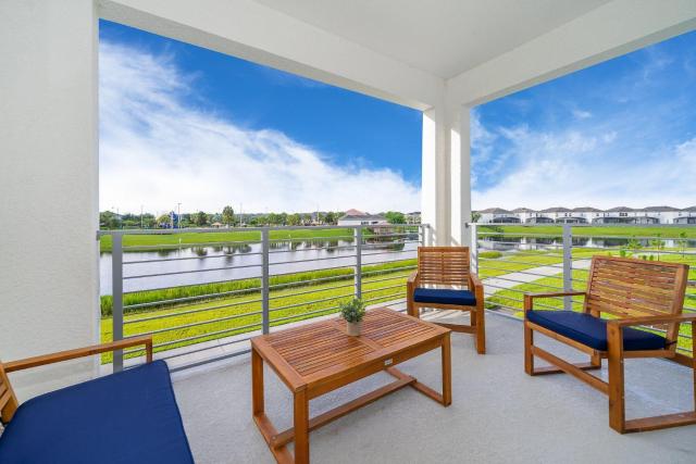 3151-207NC STOREY LAKE, CONDO 2/2 LAKE VIEW