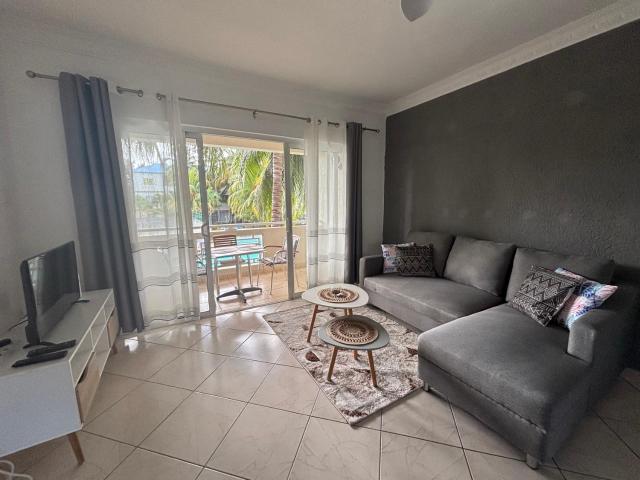 Charming Apartment with Pool View Near the Beach